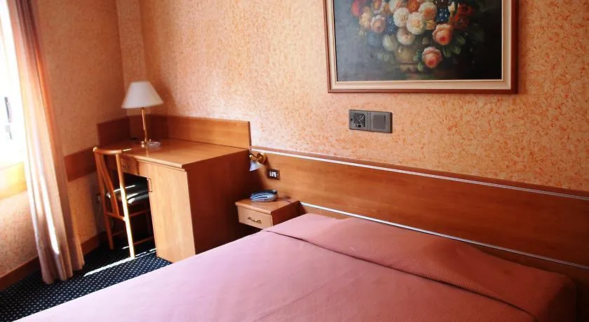 Hotel Mentana, By R Collection Hotels Milan 4*,