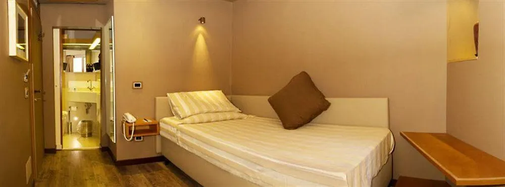 Hotel Mentana, By R Collection Hotels Milan 4*,  Italy